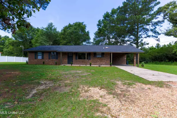 117 Dennis Knight Road, Collins, MS 39428