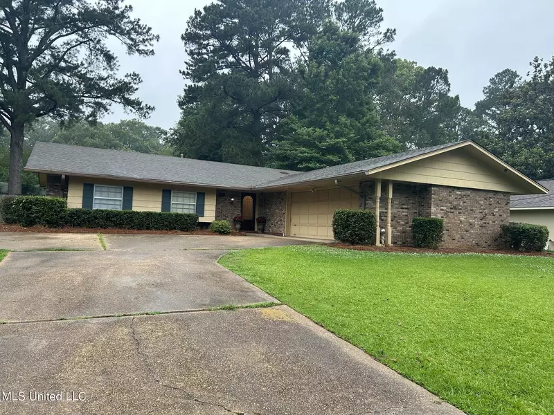 210 Kitchings Drive, Clinton, MS 39056
