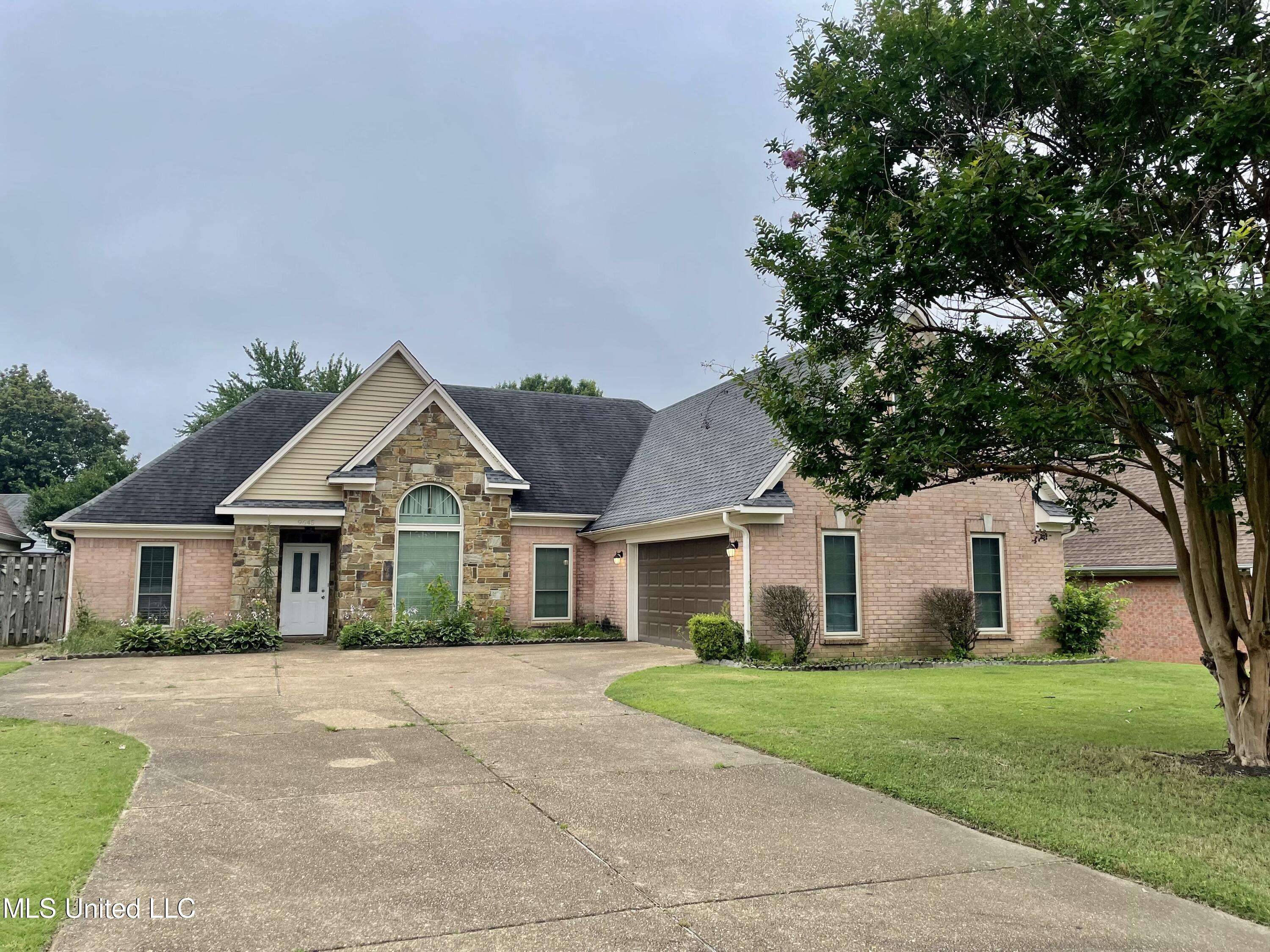 9645 S Geneva Loop, Olive Branch, MS 38654