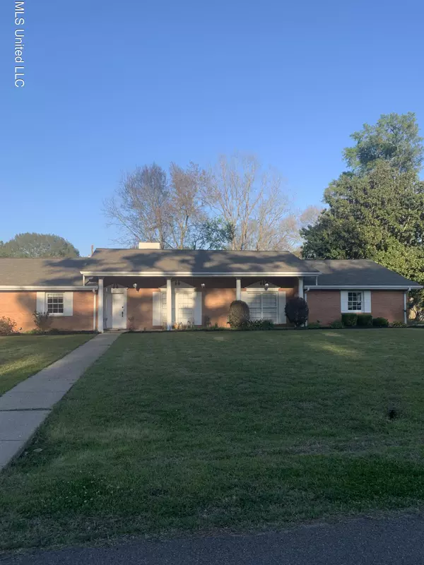 246 Second Street, Flora, MS 39071