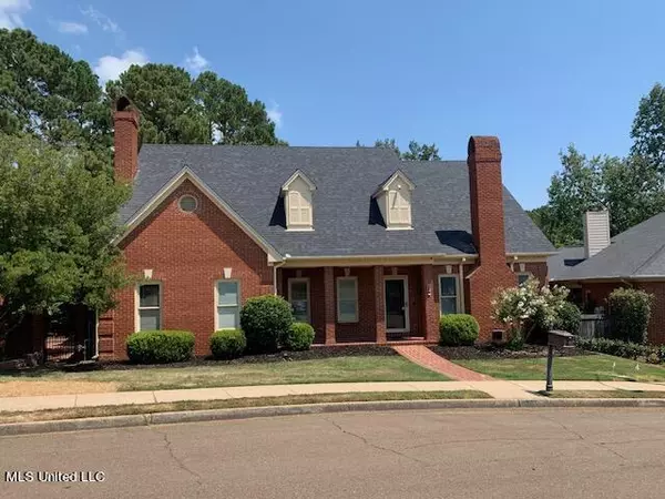 28 Village Green Circle,  Jackson,  MS 39211