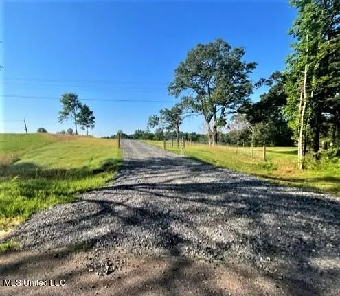 Byhalia, MS 38611,12239 Old Byhalia Road