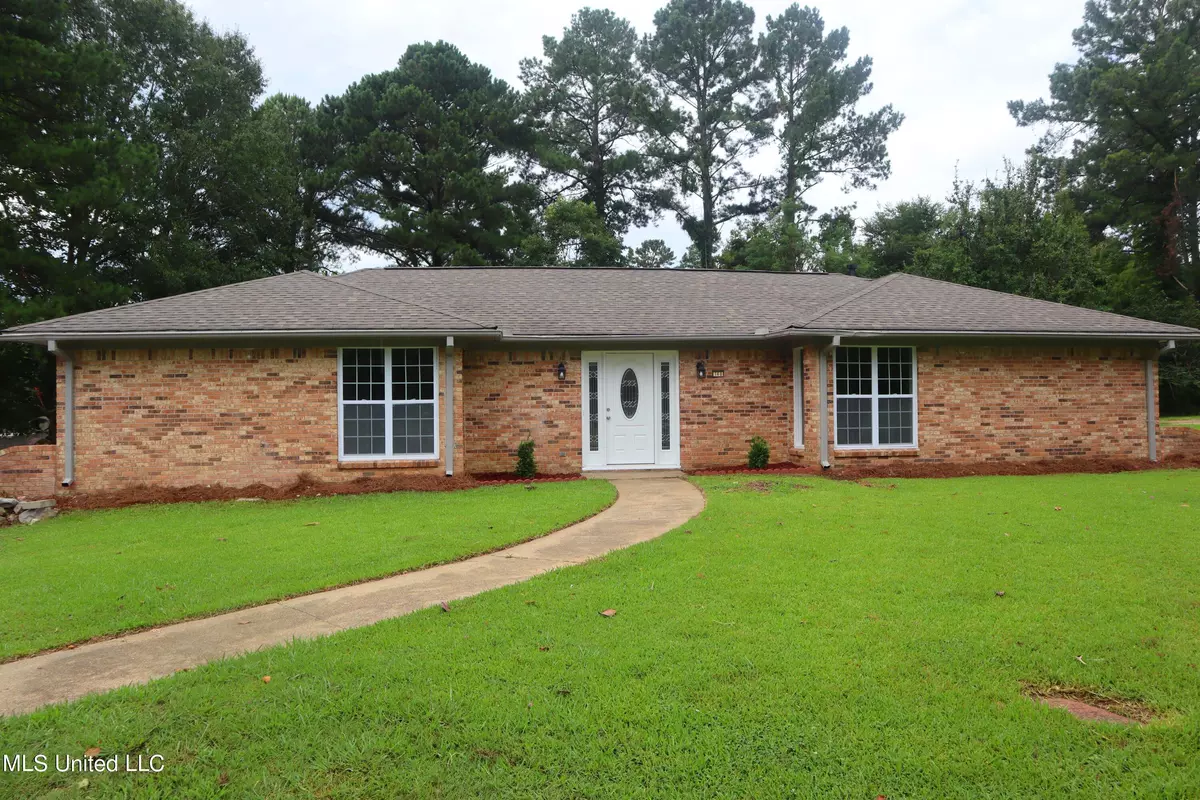 Ridgeland, MS 39157,140 Clearwater Cove