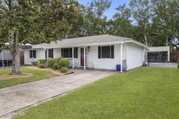 138 Hickory Drive, Ocean Springs, MS 39564