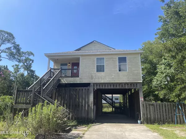 319 Walthall Street, Pass Christian, MS 39571