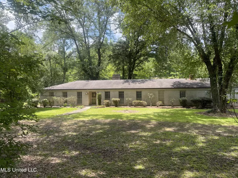 225 D E Denman Road, Charleston, MS 38921