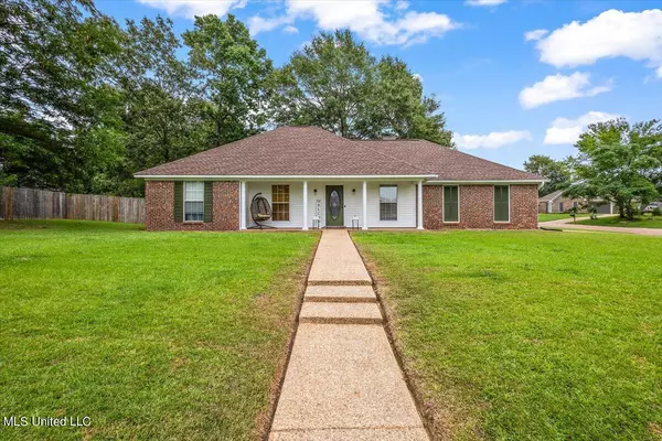 652 Southern Oaks Drive, Florence, MS 39073