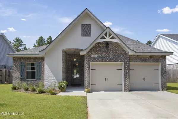 233 Madison Place Drive, Ocean Springs, MS 39564