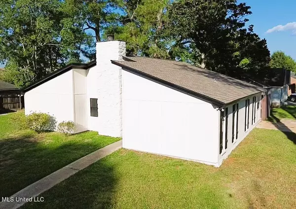 6600 Amherst Drive, Ocean Springs, MS 39564