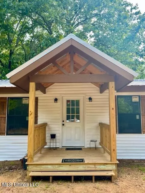 Courtland, MS 38620,484 Fowler Road