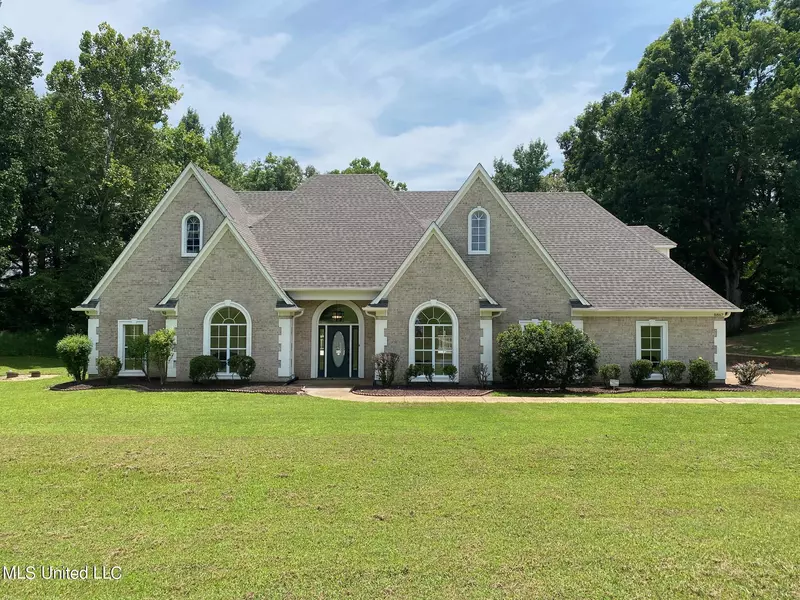 8867 Scenic Ridge Cove, Lake Cormorant, MS 38641