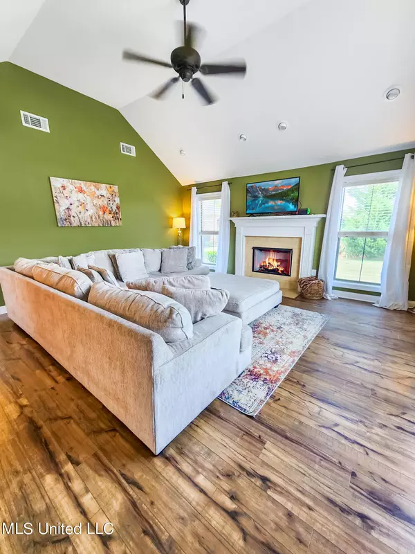 Pearl, MS 39208,812 Clubhouse Drive