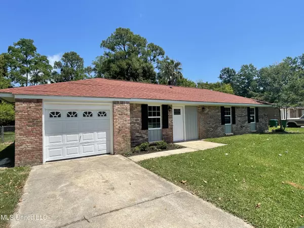 Ocean Springs, MS 39564,13016 Sweetbriar Street