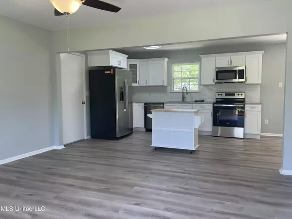 Ocean Springs, MS 39564,13016 Sweetbriar Street