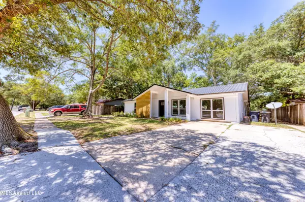 Ocean Springs, MS 39564,2812 Lawnwood Drive