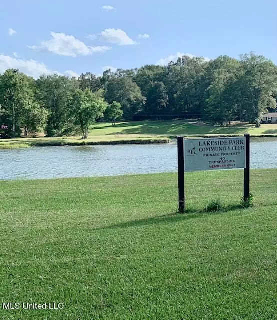 Clinton, MS 39056,104 W West Lake Drive