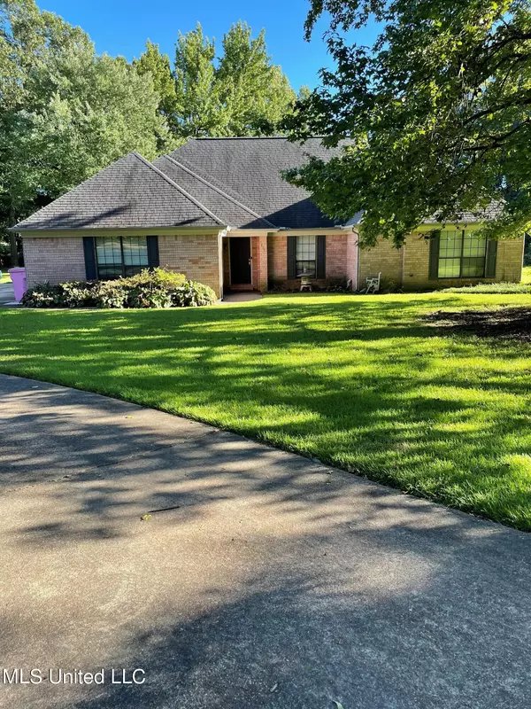 5825 S South Manor Cove Cove, Olive Branch, MS 38654