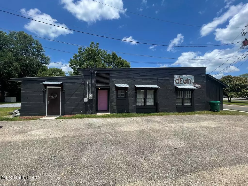 Picayune, MS 39466,323 N Main St