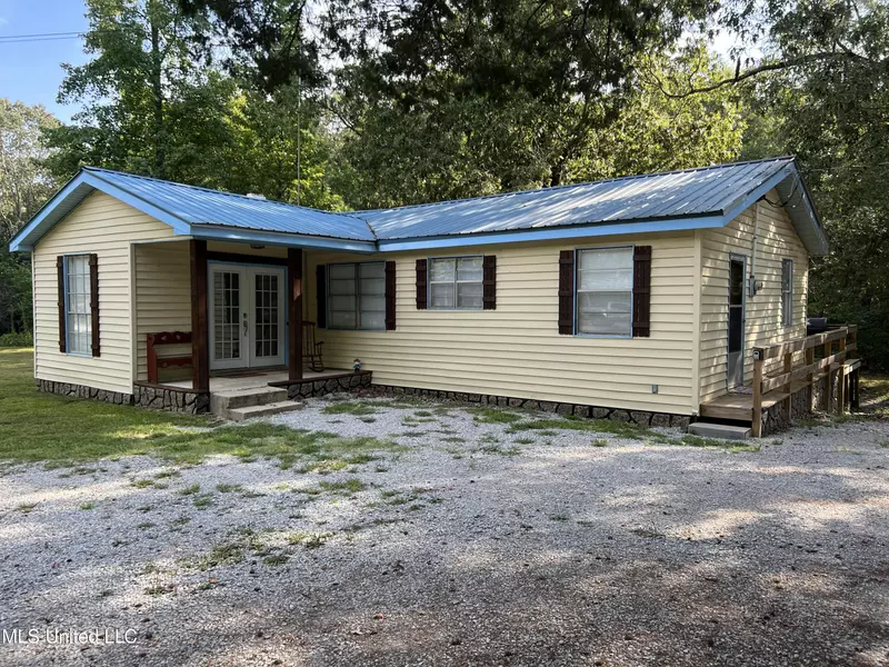 3979 Laws Hill Road, Waterford, MS 38685