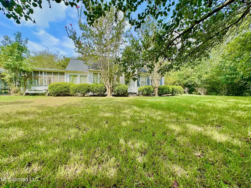 55 Lake Como Road, Laurel, MS 39443