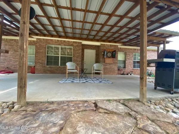 Flora, MS 39071,102 Oakgrove Drive