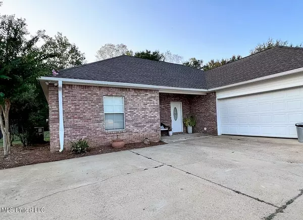 Flora, MS 39071,102 Oakgrove Drive