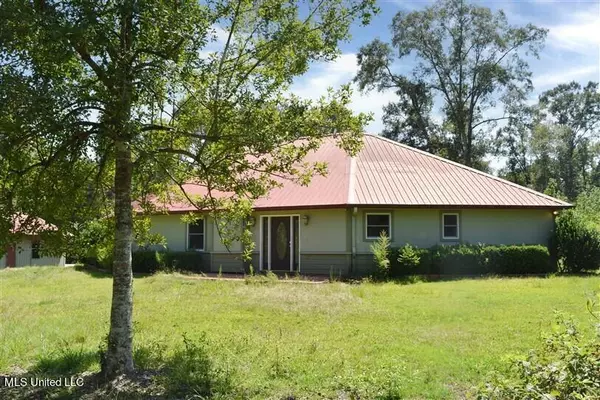 294 Rovira Road, Carriere, MS 39426