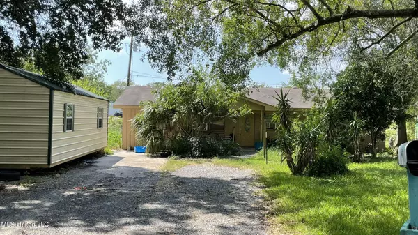 1909 E 24th Street, Pascagoula, MS 39581