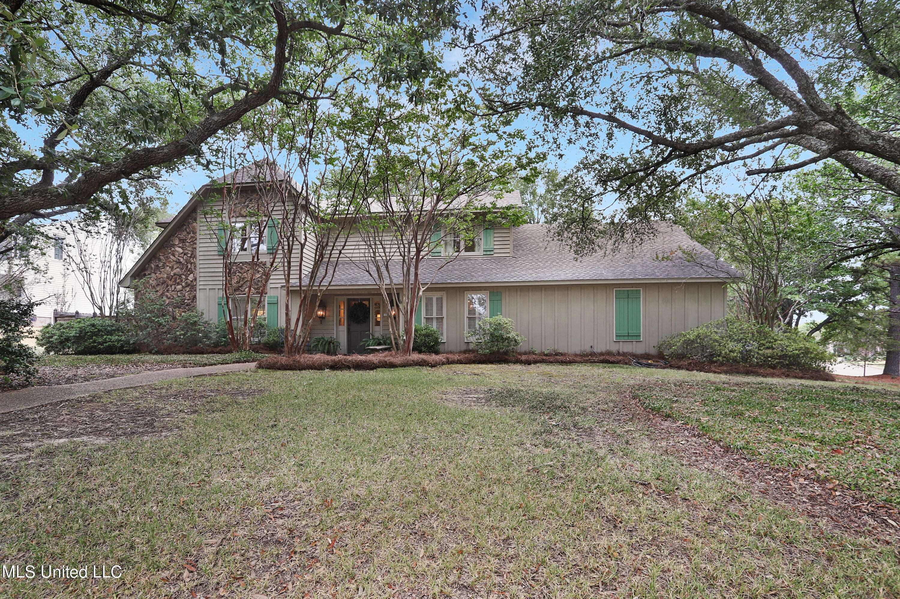 102 N Meadows Place,  Jackson,  MS 39211
