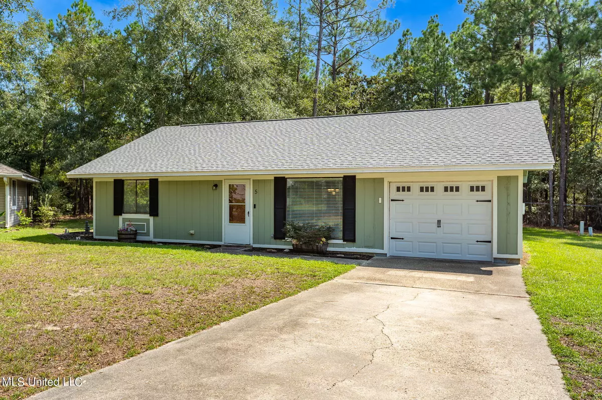 Diamondhead, MS 39525,5 Live Oak Court