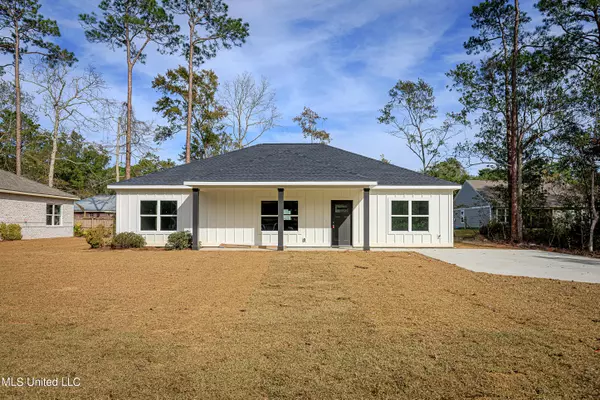 Ocean Springs, MS 39564,516 Plum Street