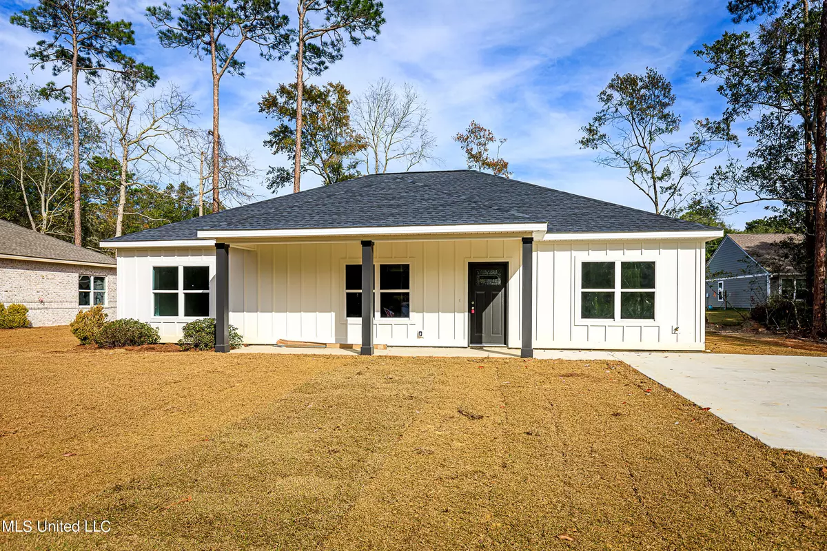 Ocean Springs, MS 39564,516 Plum Street