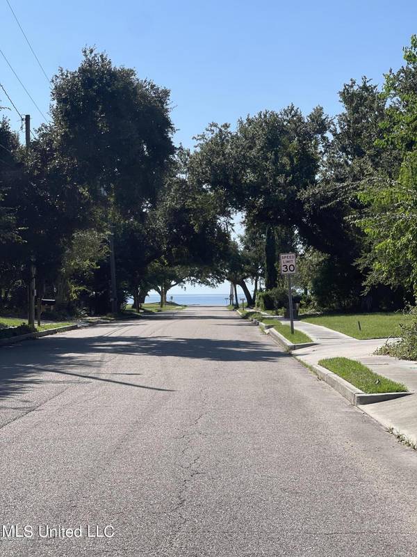 Richards Avenue, Long Beach, MS 39560