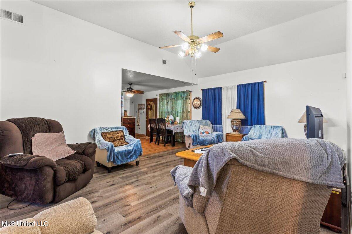 Byhalia, MS 38611,19 Embry Road