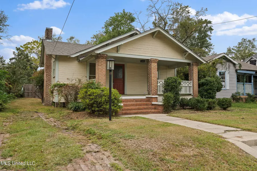 1054 N 1st Avenue, Laurel, MS 39440