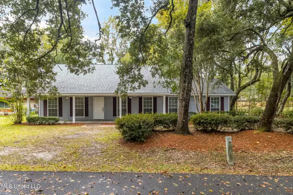 7004 Shore Drive, Ocean Springs, MS 39564