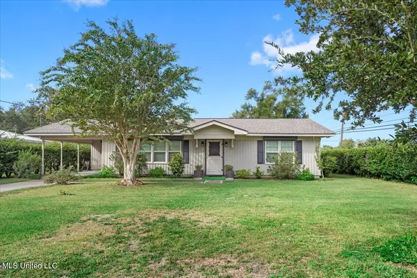 102 Oak View Avenue, Long Beach, MS 39560