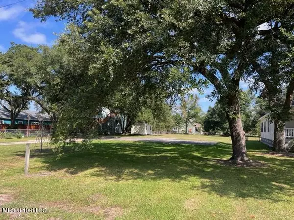 308 Hoffman Lane,  Waveland,  MS 39576