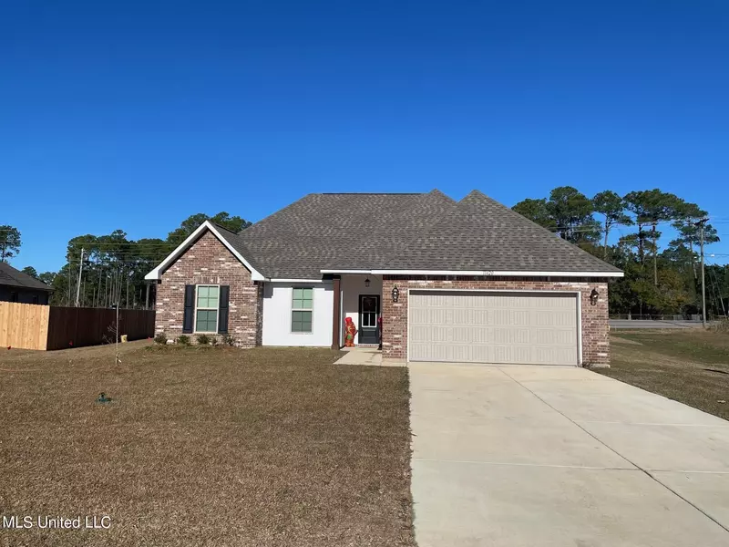 11420 Memphis Circle, Ocean Springs, MS 39564