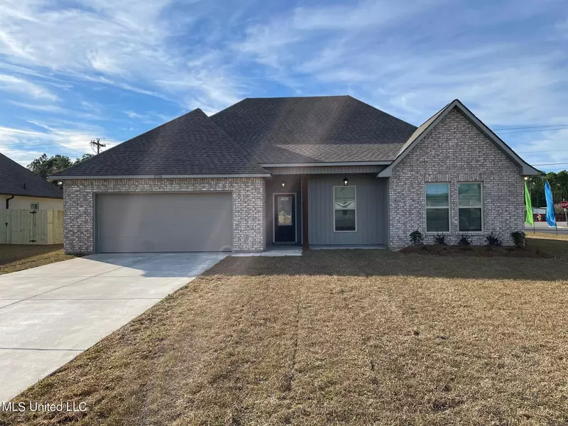 11516 Memphis Circle, Ocean Springs, MS 39564