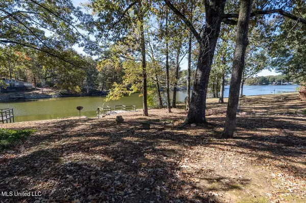 Hernando, MS 38632,8701 Bobwhite Drive