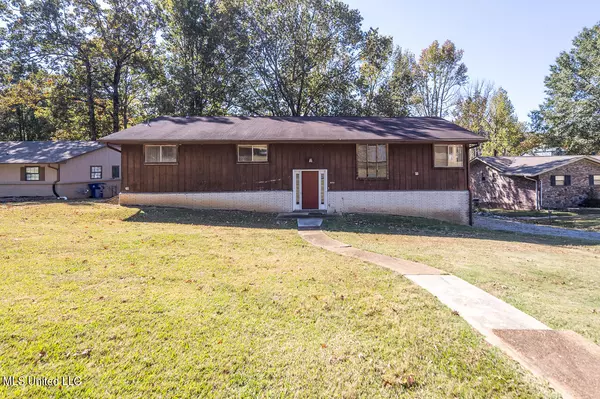 Hernando, MS 38632,8701 Bobwhite Drive