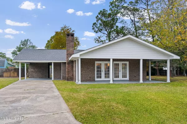 215 Corinth Drive, Bay Saint Louis, MS 39520