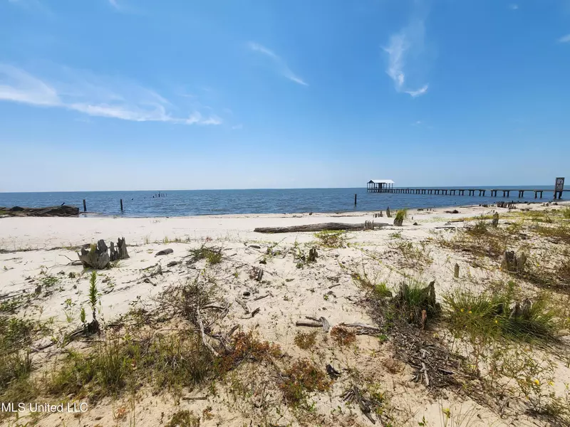 5721 Belle Fontaine Drive, Ocean Springs, MS 39564