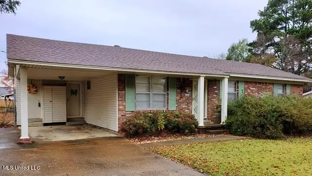 Senatobia, MS 38668,111 Gardenview