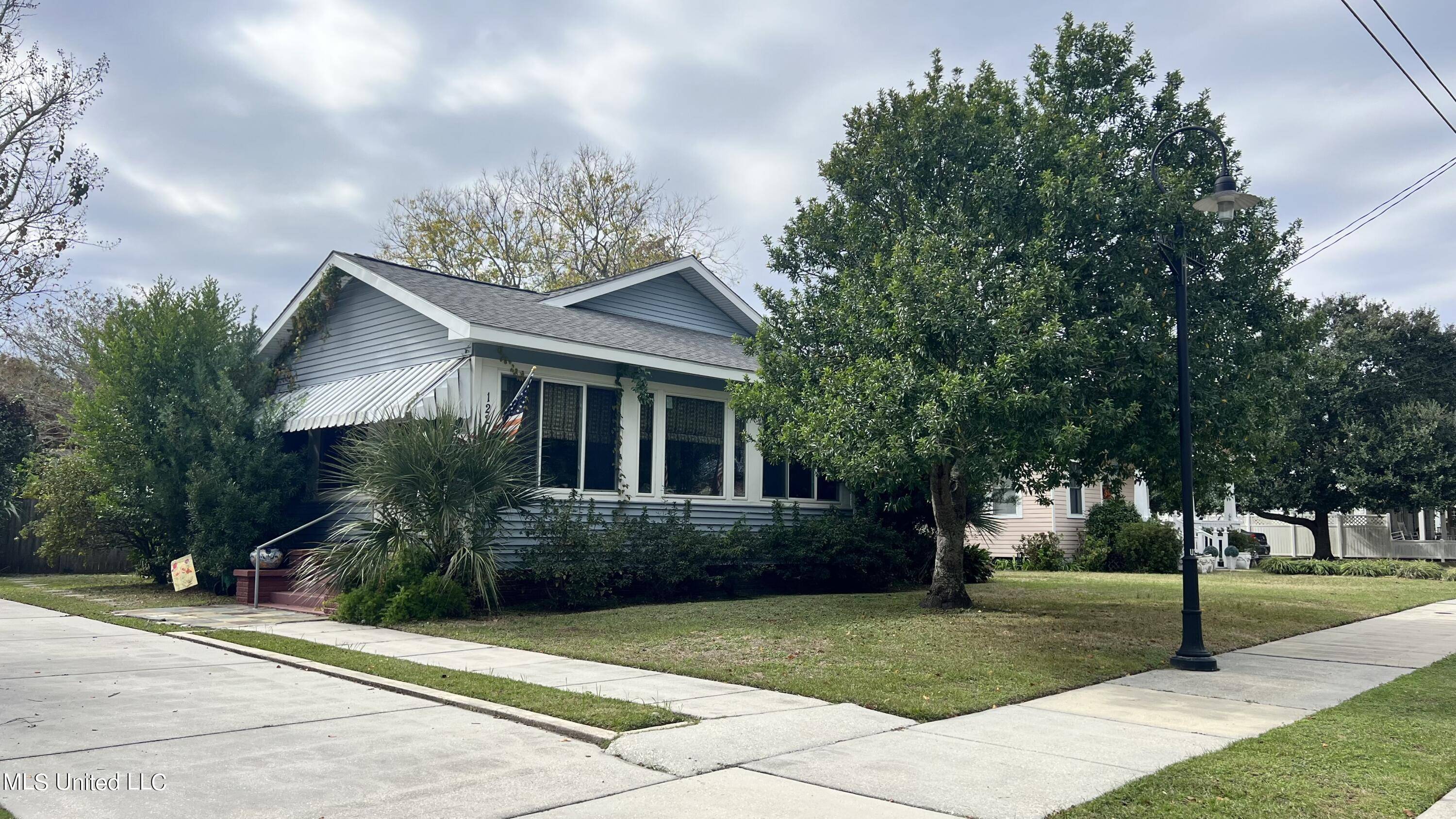 122 Ulman Avenue,  Bay Saint Louis,  MS 39520
