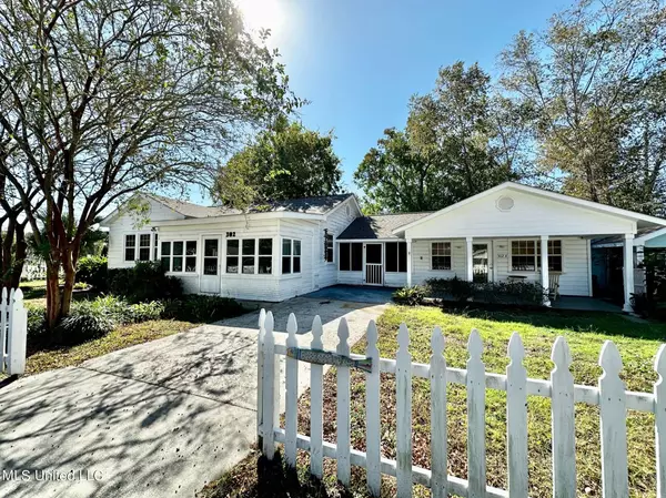 302 Demontluzin Avenue, Bay Saint Louis, MS 39520