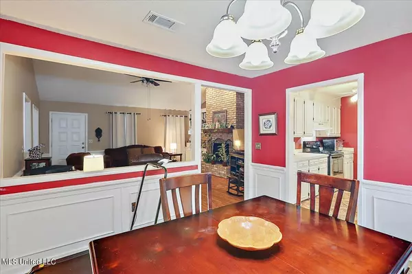 5885 Ferncreek Drive Jackson, MS 39211