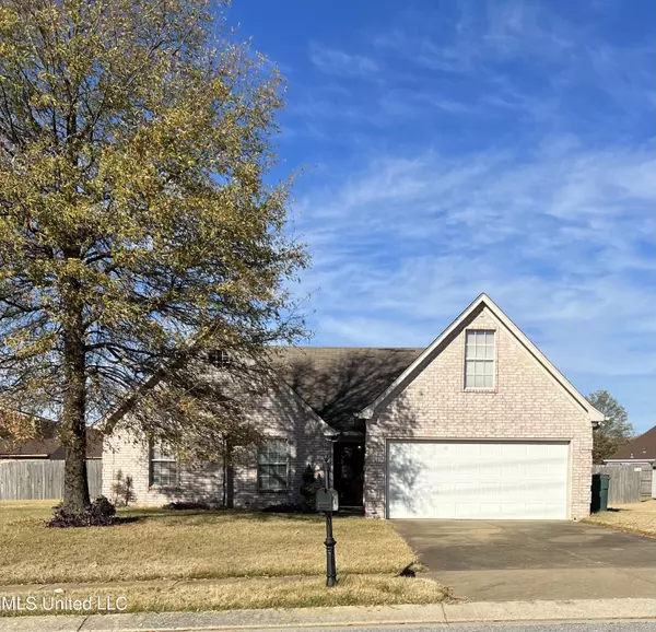 1368 E Custer Drive, Southaven, MS 38671