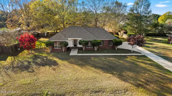 35 Corner Oaks Drive, Hattiesburg, MS 39402